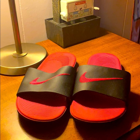 Nike slippers - Picture 1 of 2